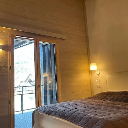 Le Chalet Sous-toiture Nanshan : Spacieux, Lumineux Et Idealement Situe A Apartment Auron