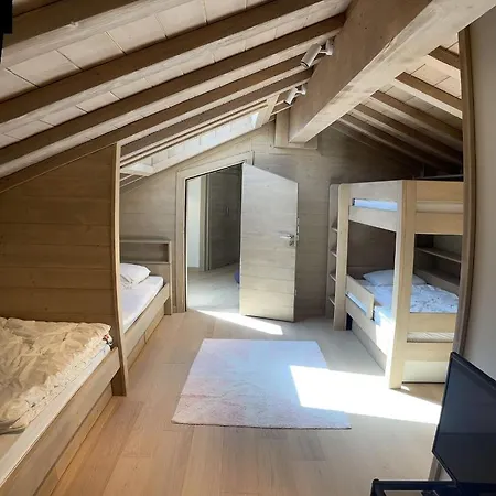 Le Chalet Sous-toiture Nanshan : Spacieux, Lumineux Et Idealement Situe A Apartment Auron