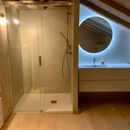 Le Chalet Sous-toiture Nanshan : Spacieux, Lumineux Et Idealement Situe A Apartment