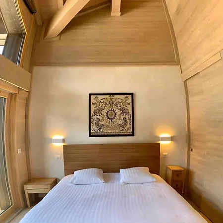 Le Chalet Sous-toiture Nanshan : Spacieux, Lumineux Et Idealement Situe A * Auron