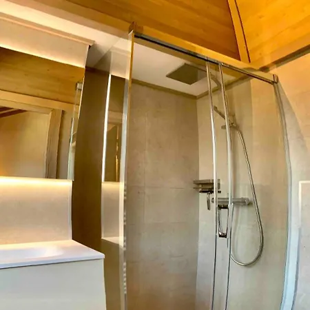 Le Chalet Sous-toiture Nanshan : Spacieux, Lumineux Et Idealement Situe A Apartment *