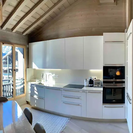 Le Chalet Sous-toiture Nanshan : Spacieux, Lumineux Et Idealement Situe A Apartment *