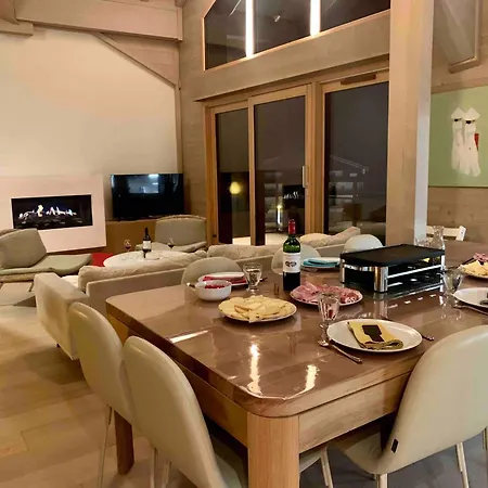 Le Chalet Sous-toiture Nanshan : Spacieux, Lumineux Et Idealement Situe A Apartment *